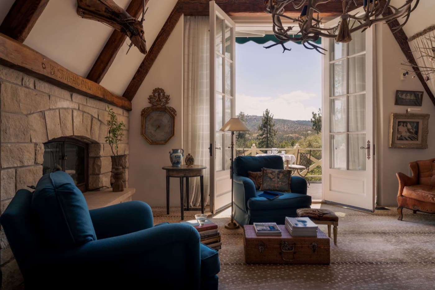 Living room at Chalet Tournesol in Idyllwild
