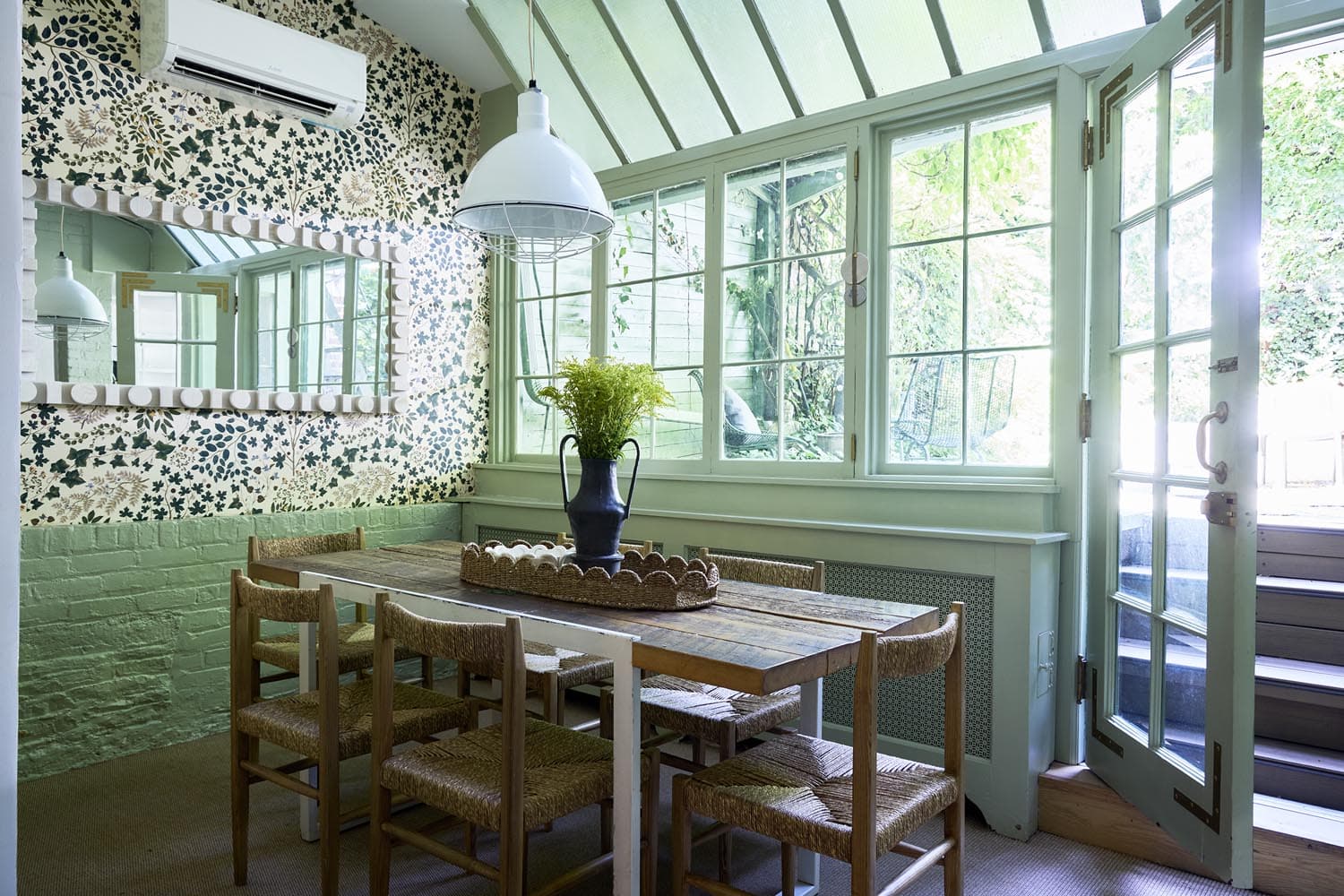 witness locations horatio place garden apartment west village new york kitchen conservatory dining table leaf wallpaper
