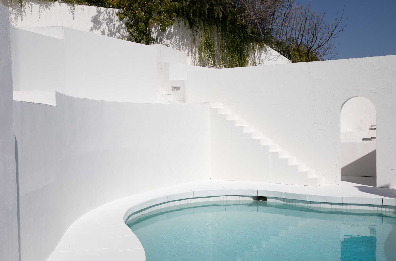 witness locations castor house tarzana los angeles pool white plaster stairs wall