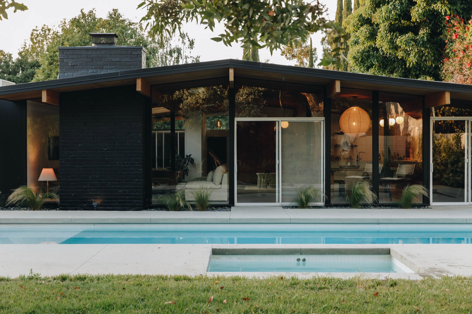 Post-and-beam house and pool at WHLF House, Thousand Oaks